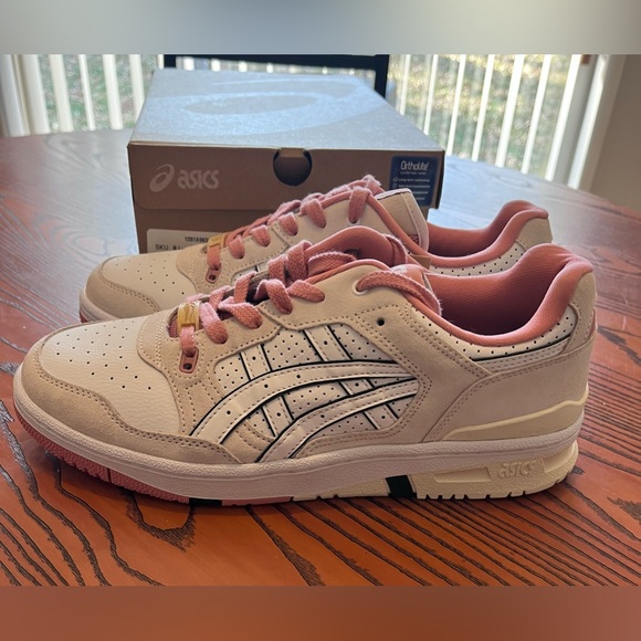 ASICS - Picture 5 of 8